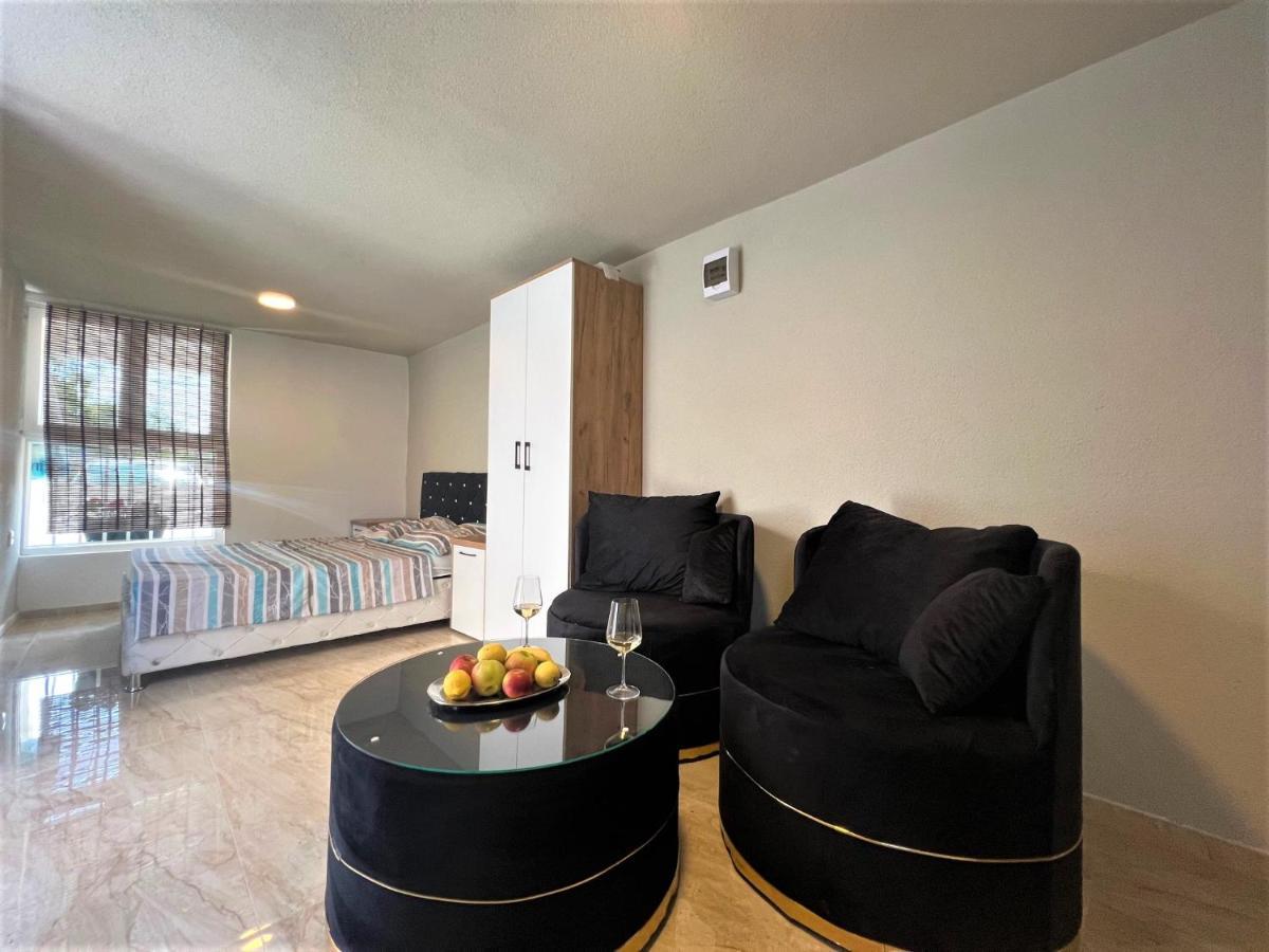 Apartments Melek Medulin Bagian luar foto